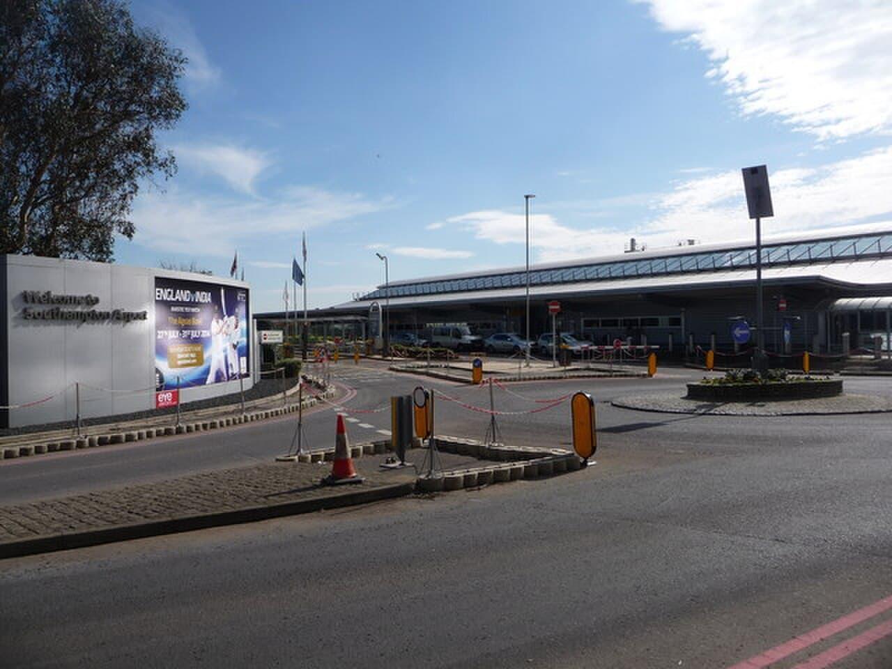 Southampton Airport Parking vs Taxi: Which Is Cheaper?