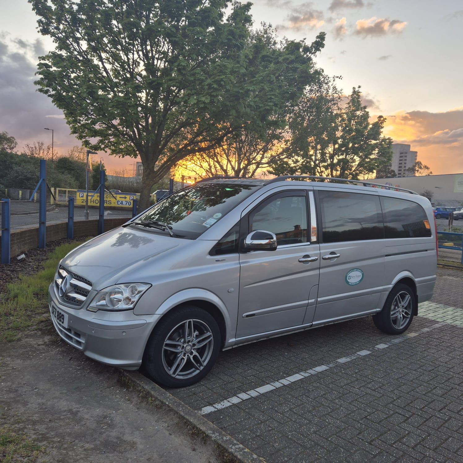 Book viaUNO private hire online — Southampton based