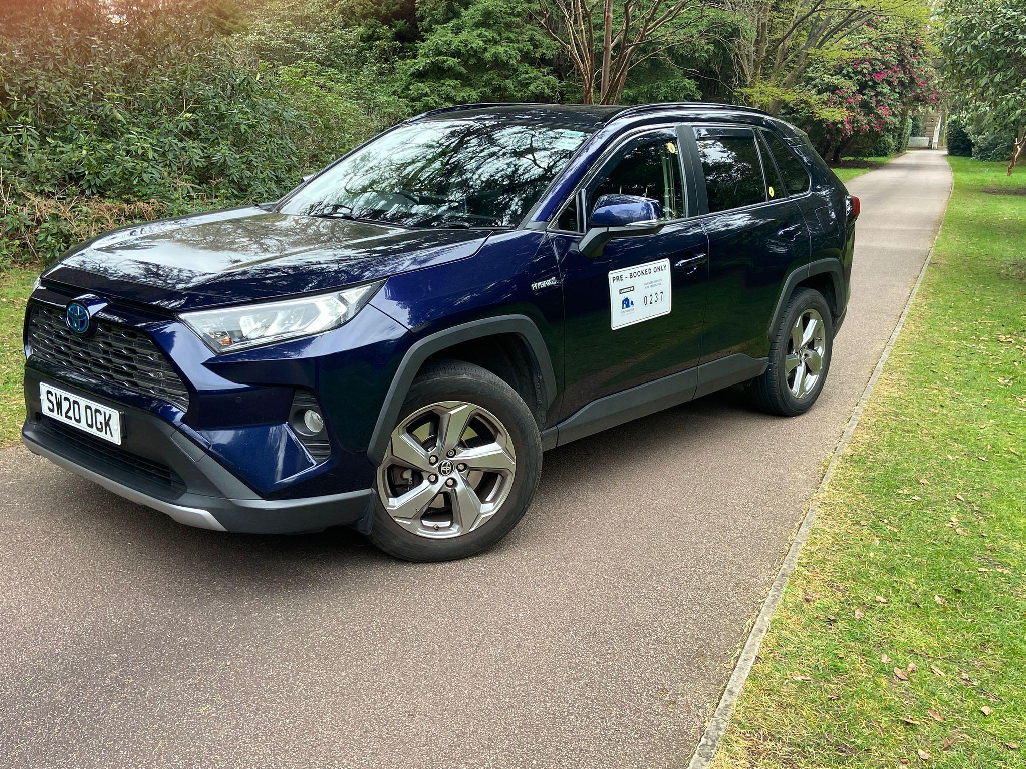 Door-to-door private hire transfer in Southampton