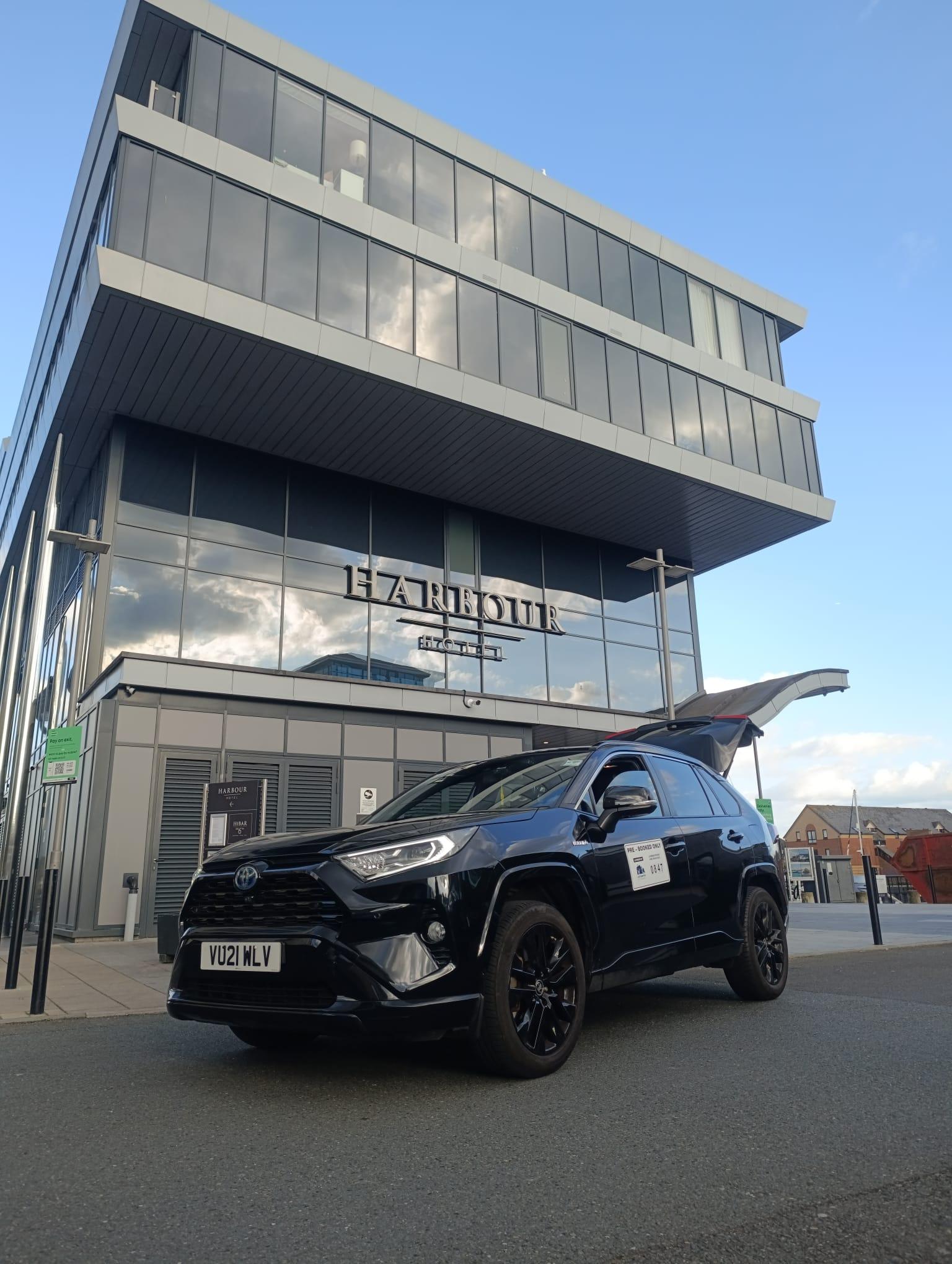 viaUNO Cars licensed private hire fleet for airport transfers in Southampton