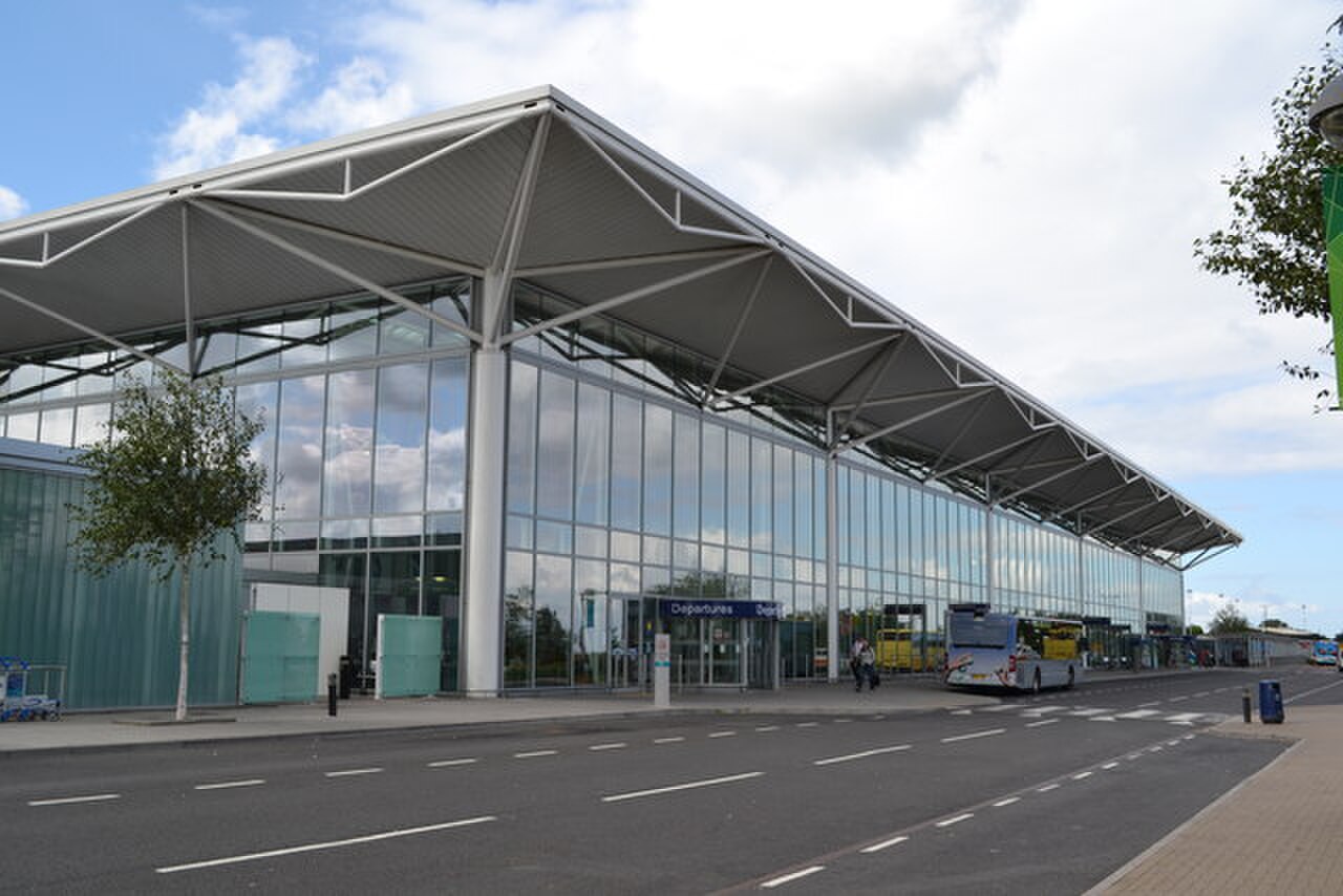 Bristol Airport (BRS) terminal building — Southampton to Bristol Airport private hire transfers