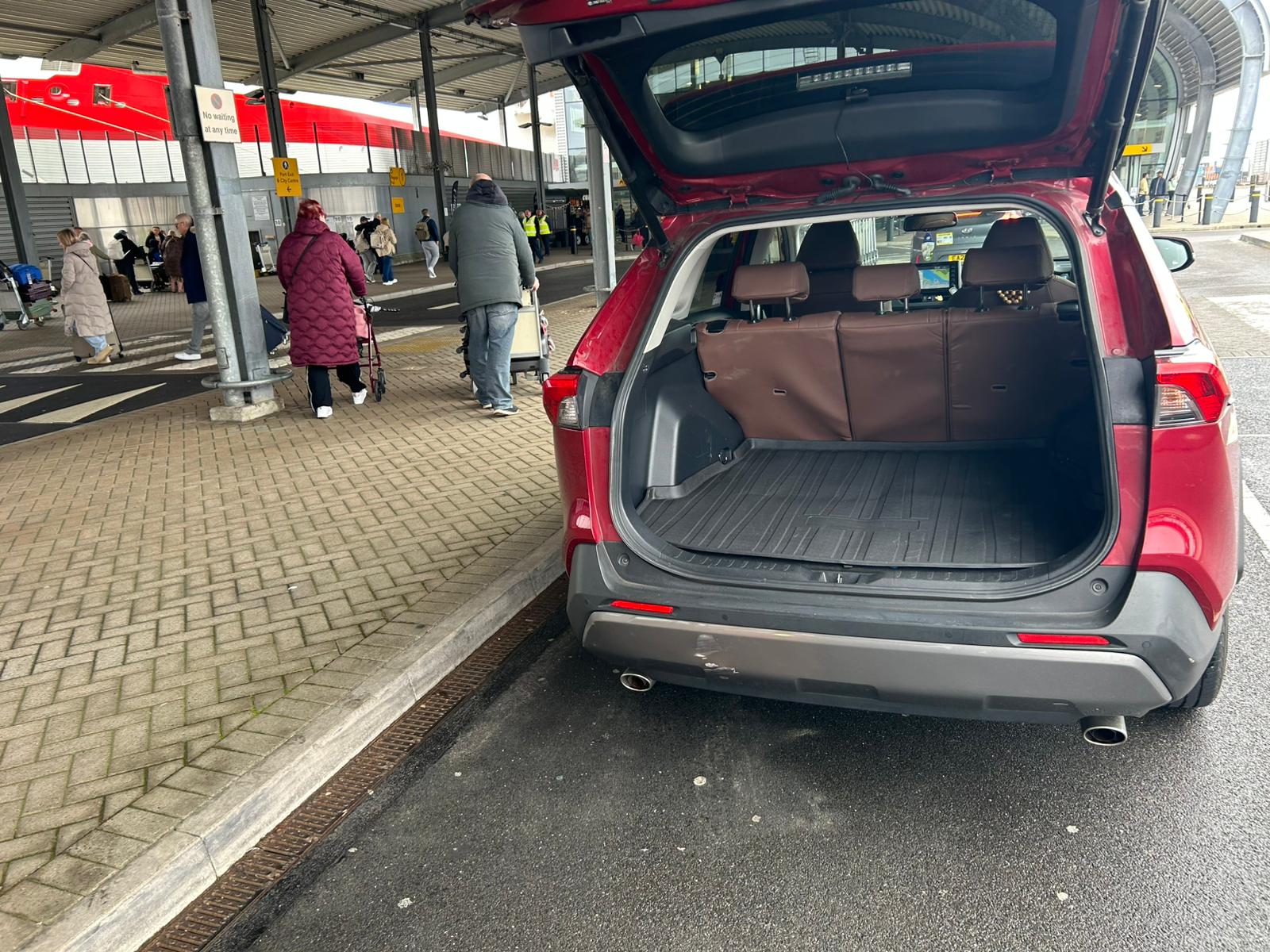 8-seater MPV for group airport transfer from Southampton