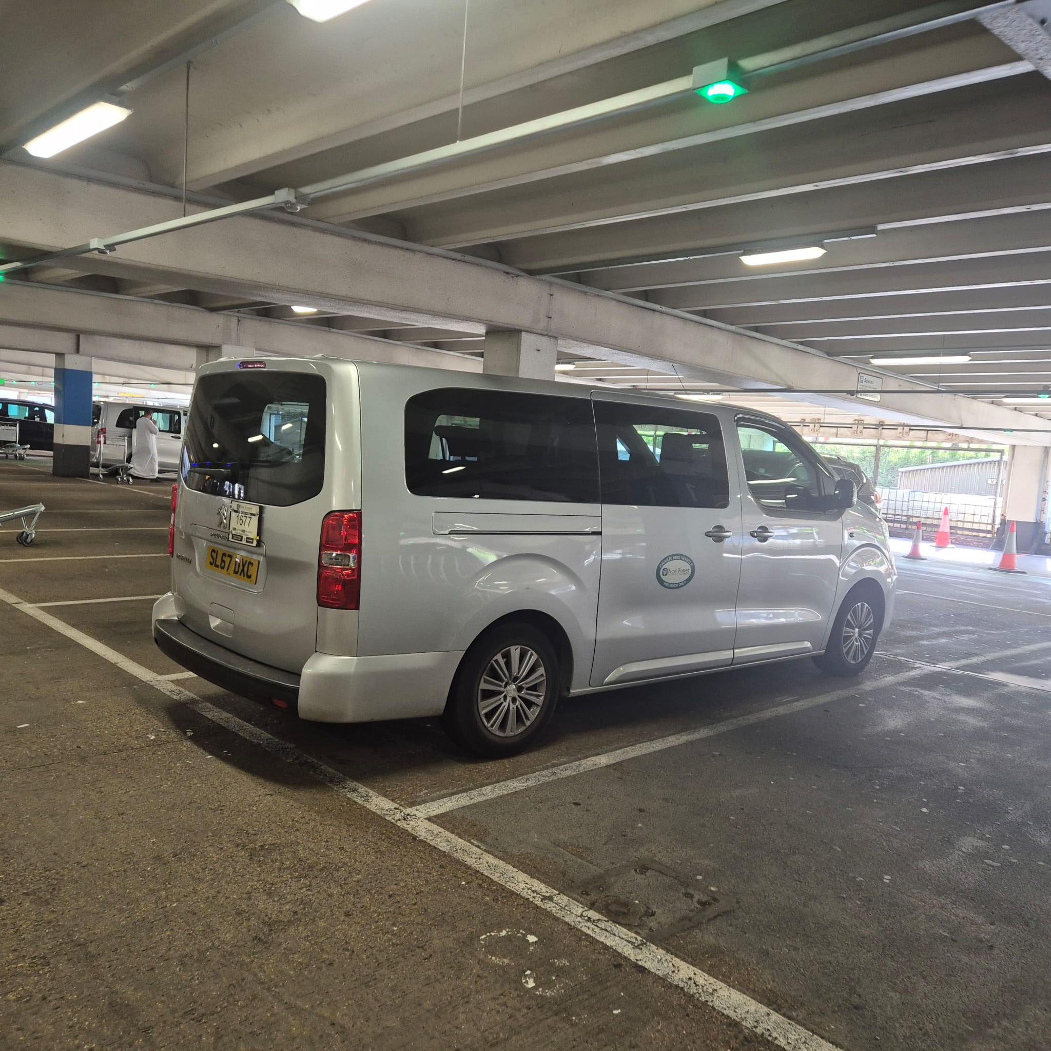 Professional uniformed driver with viaUNO Cars in Southampton
