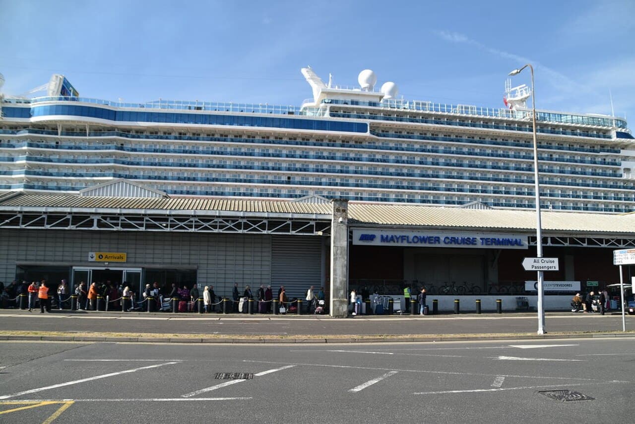 Mayflower Cruise Terminal, Southampton — P&O Cruises Iona, Arvia and Britannia embarkation